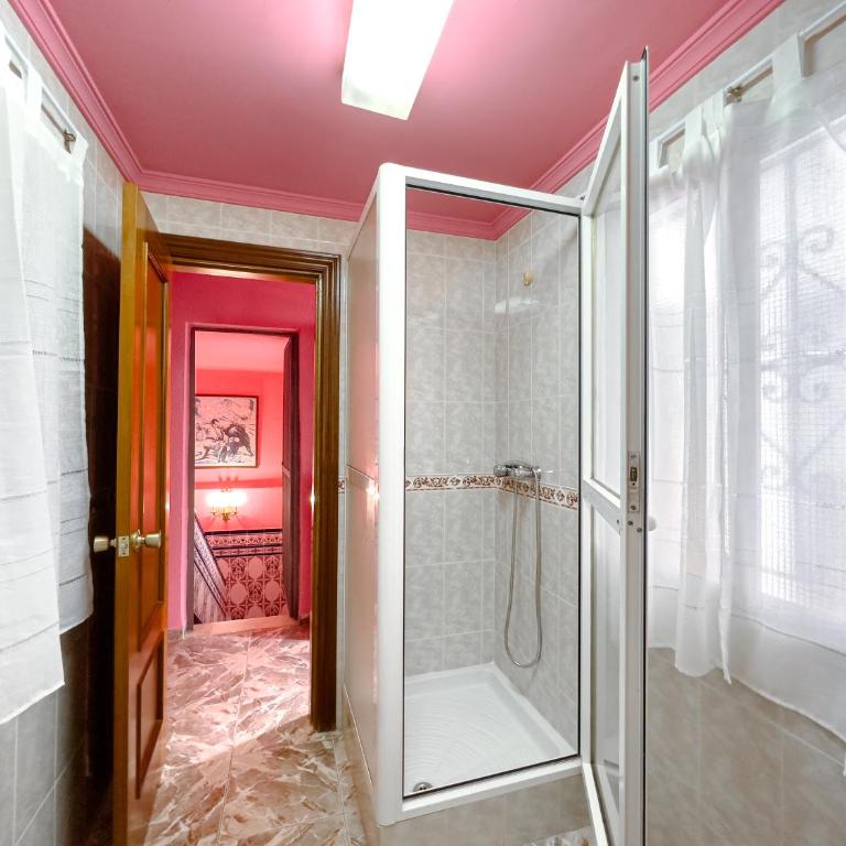 Hostal Habitaciones & Suites Don Pepín - Double Room with Private Bathroom - 3