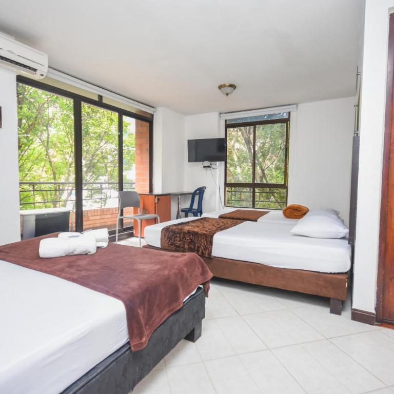 Hotel Estadio Real - Quadruple Room with Balcony - 5