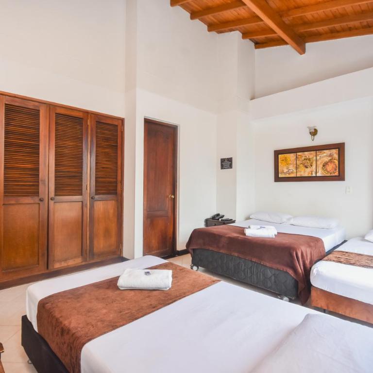 Hotel Estadio Real - Family Room with Balcony - 6