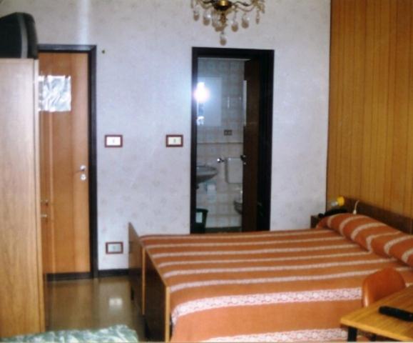 Dufour Hotel - Ampia Camera Matrimoniale - 1
