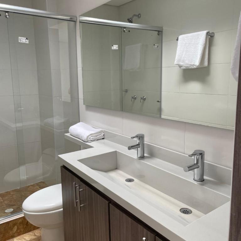 Penthouse Terraza Jacuzzi y Bbq privado 2 barrio jvargas - Apartamento de 3 dormitorios - 5