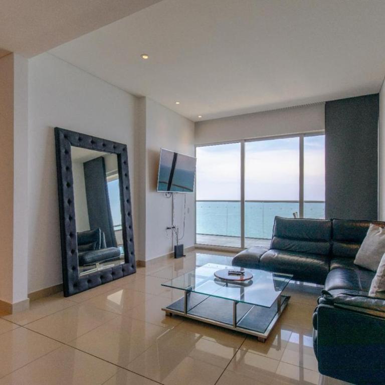 Apartamentos en Edificio H2 Bocagrande Cerca al Mar - Apartamento de 2 dormitorios con balcón y vistas al mar - 2