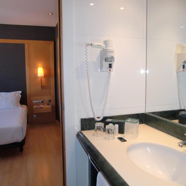 Hotel Barcelona Universal - Standard Double or Twin Room - 6