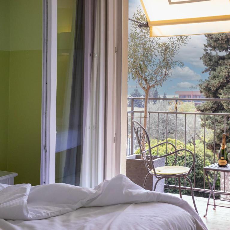Palace Hotel San Pietro - Camera Matrimoniale Classic con Balcone - 5