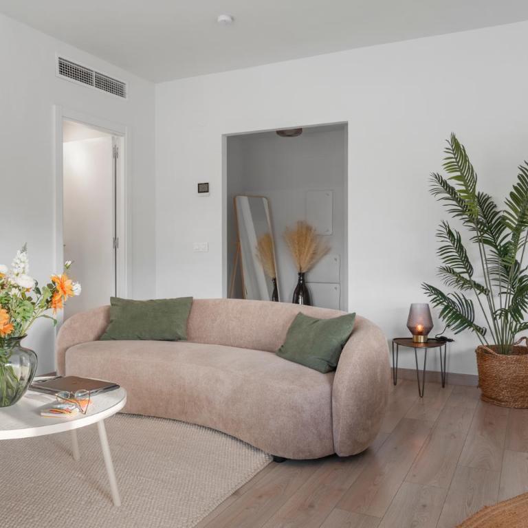 Modern 3-bedroom family apartment Estepona Centre - Three-Bedroom Apartment - 29