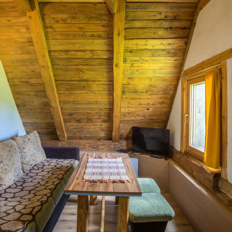 Maple village - Four-Bedroom House - 24
