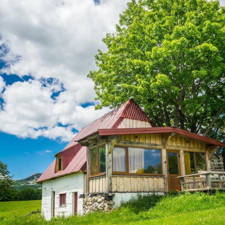 Maple village - Four-Bedroom House - 17