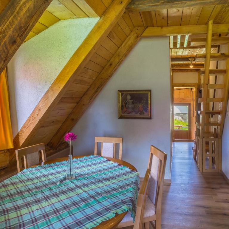Maple village - Four-Bedroom House - 14