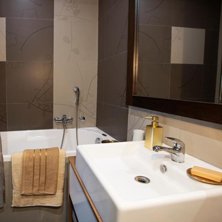 Goldy - One-Bedroom Apartment - 16