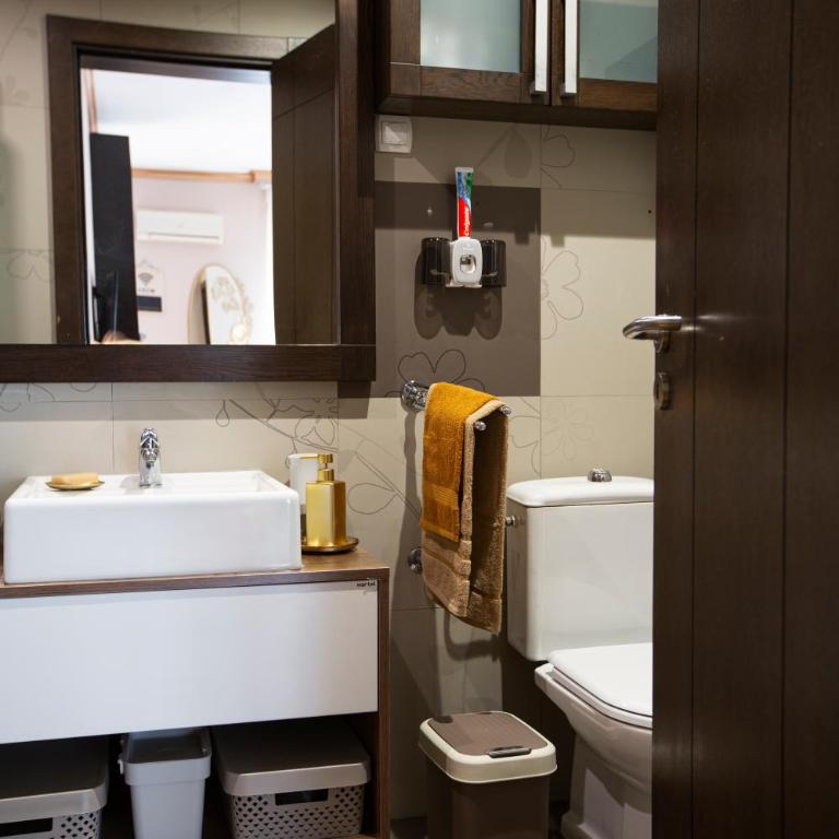 Goldy - One-Bedroom Apartment - 14