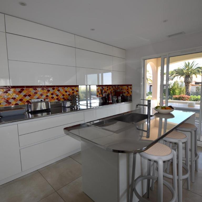 Villa Moana Lagune 4 chambres, 4 salles de bain, piscine privative chauffée à 30 degrés toute l année, balnéo, terrain de pétanque privé, ping-pong - Villa - 12