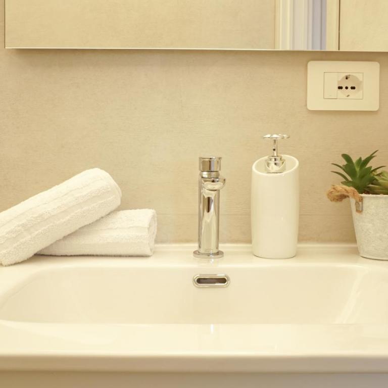 Postcard - One-Bedroom Apartment - 10