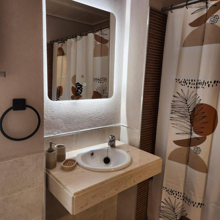 Ático esquinero con preciosas vistas al Valle del Este Golf con piscina comunitaria! - Apartamento de 3 dormitorios - 60