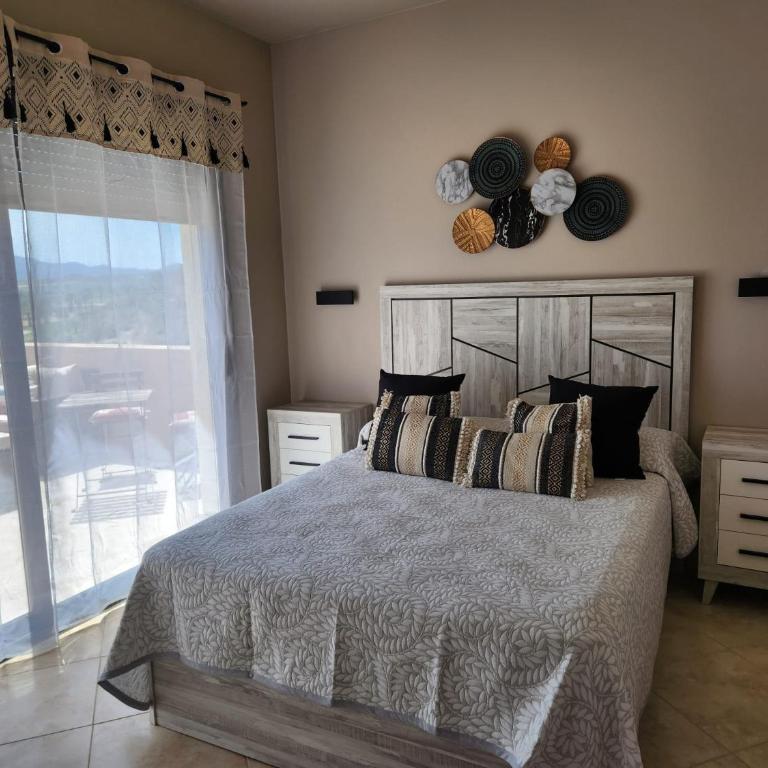 Ático esquinero con preciosas vistas al Valle del Este Golf con piscina comunitaria! - Apartamento de 3 dormitorios - 68