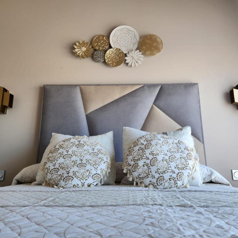 Ático esquinero con preciosas vistas al Valle del Este Golf con piscina comunitaria! - Apartamento de 3 dormitorios - 64