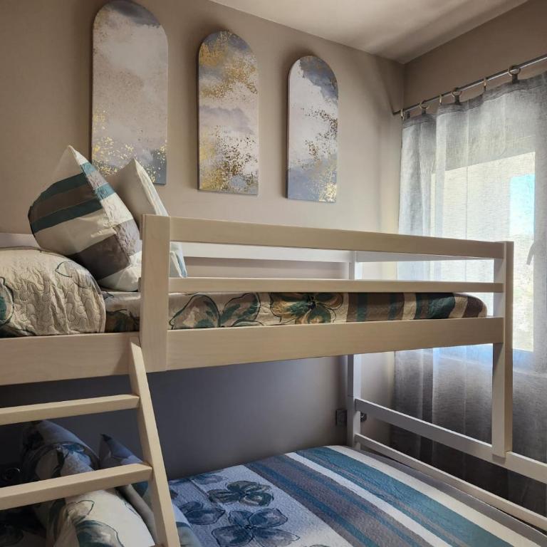 Ático esquinero con preciosas vistas al Valle del Este Golf con piscina comunitaria! - Apartamento de 3 dormitorios - 53