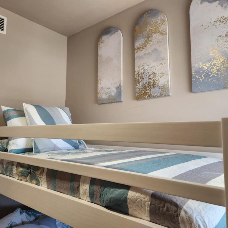 Ático esquinero con preciosas vistas al Valle del Este Golf con piscina comunitaria! - Apartamento de 3 dormitorios - 65