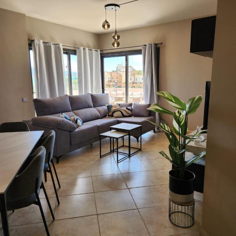 Ático esquinero con preciosas vistas al Valle del Este Golf con piscina comunitaria! - Apartamento de 3 dormitorios - 34