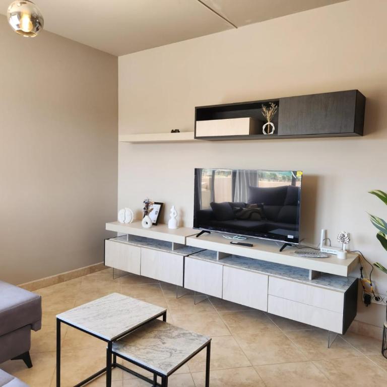 Ático esquinero con preciosas vistas al Valle del Este Golf con piscina comunitaria! - Apartamento de 3 dormitorios - 48