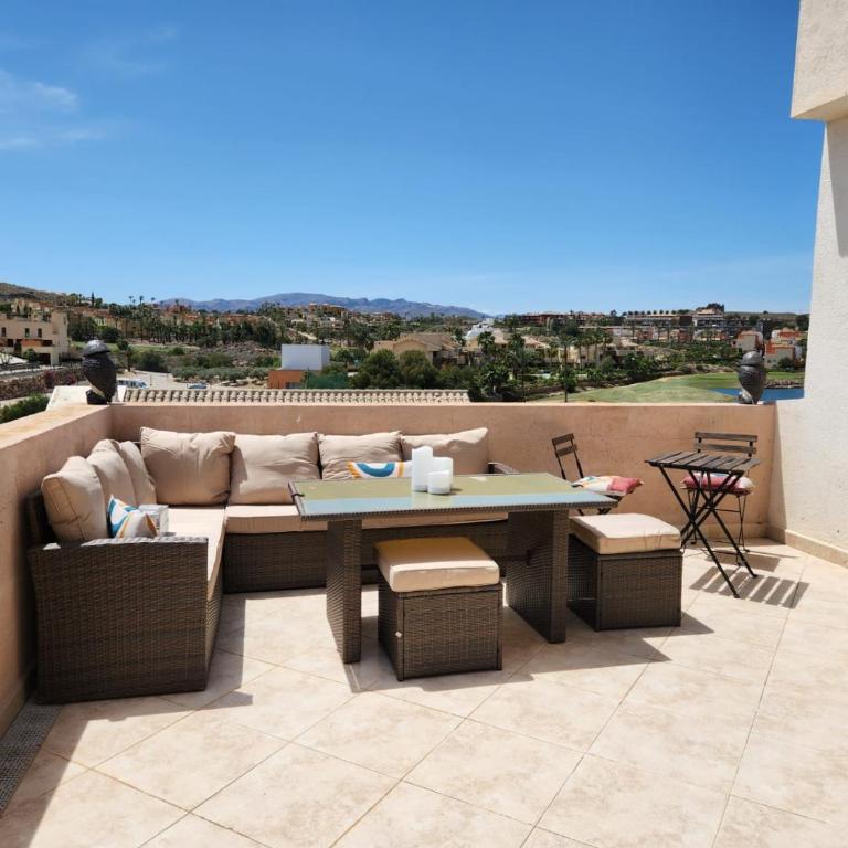 Ático esquinero con preciosas vistas al Valle del Este Golf con piscina comunitaria! - Apartamento de 3 dormitorios - 23