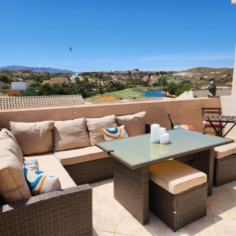 Ático esquinero con preciosas vistas al Valle del Este Golf con piscina comunitaria! - Apartamento de 3 dormitorios - 43