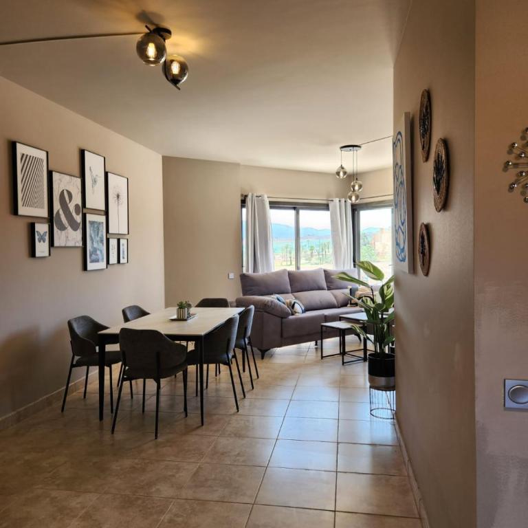 Ático esquinero con preciosas vistas al Valle del Este Golf con piscina comunitaria! - Apartamento de 3 dormitorios - 25