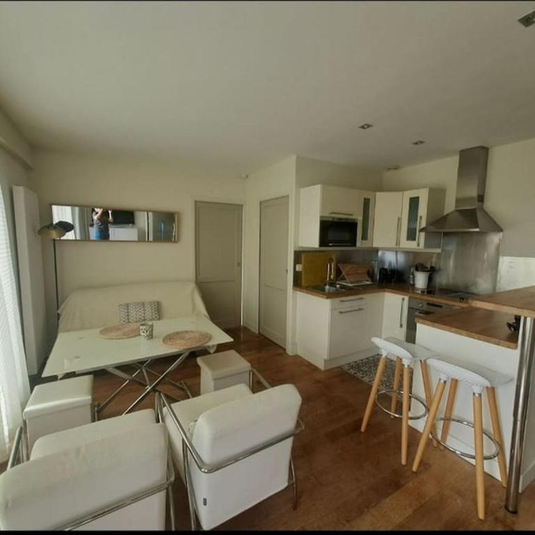T2 centre, plage à 2 minutes, parking - Apartamento de 1 dormitorio - 3