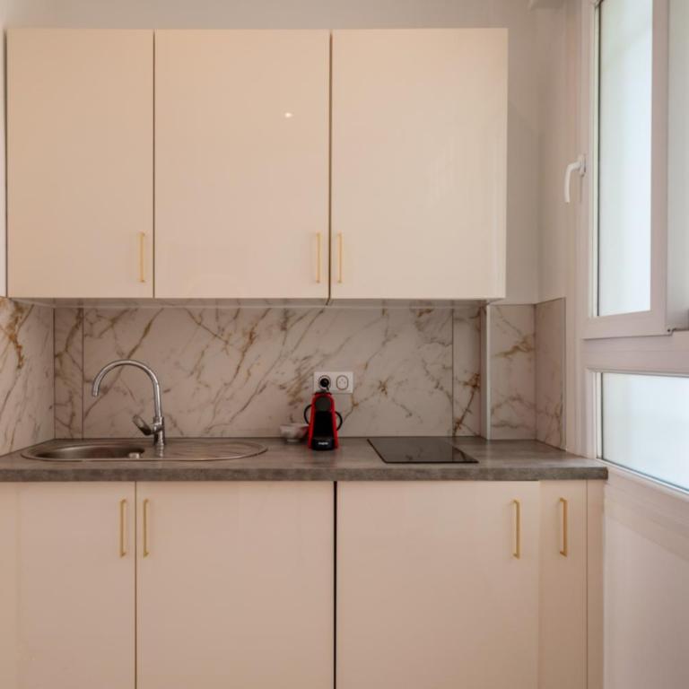 Beau Studio Le Grand Palais 100m des plages - One-Bedroom Apartment - 9