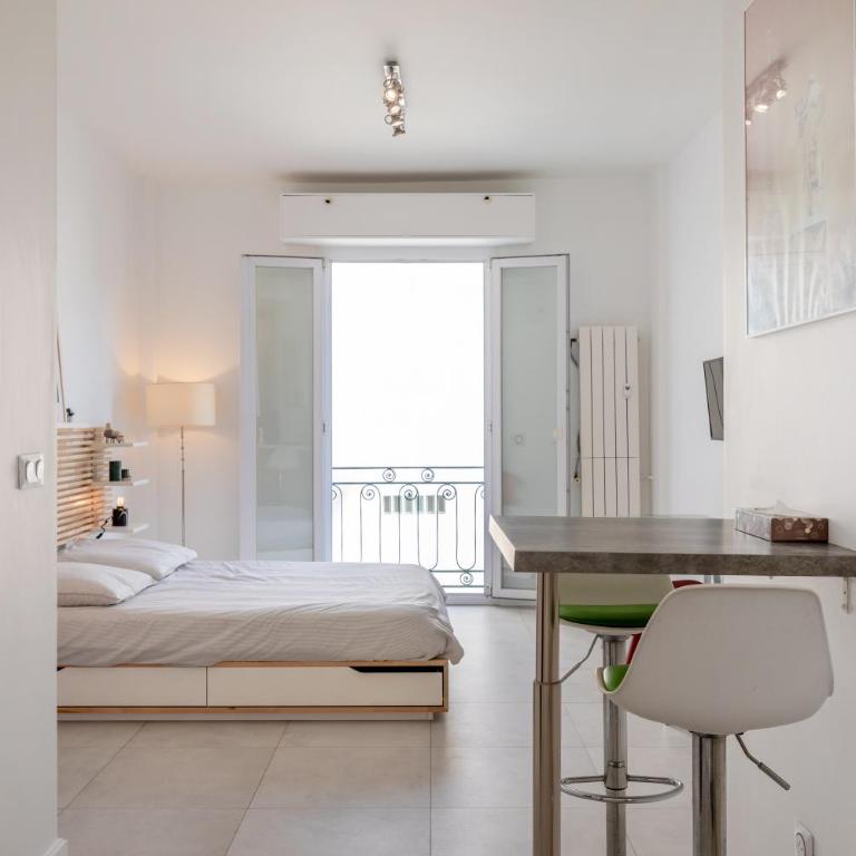 Beau Studio Le Grand Palais 100m des plages - One-Bedroom Apartment - 5