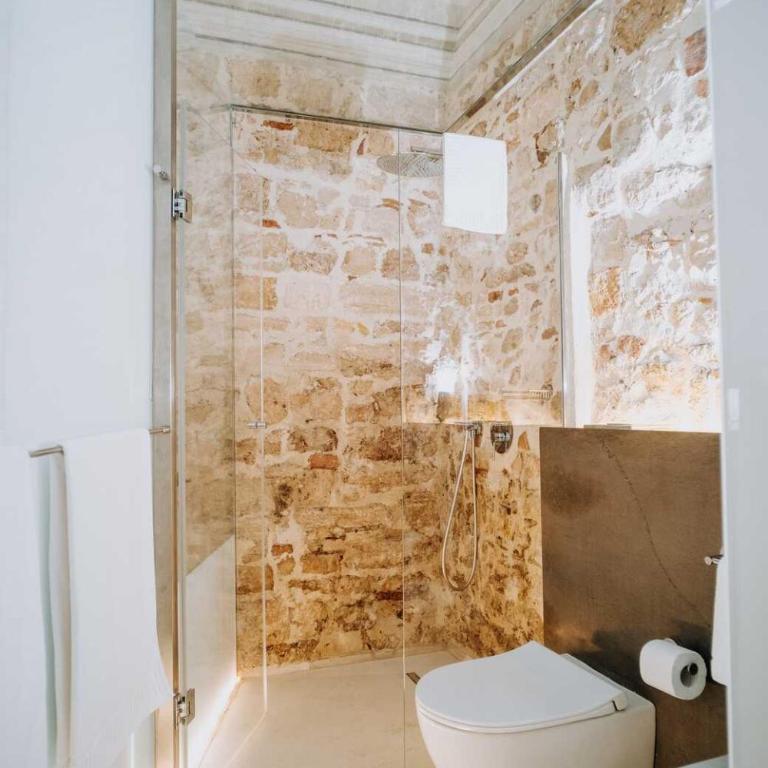 Ambrosia-Timeless Hosting - Deluxe Double Room with Bath - 12