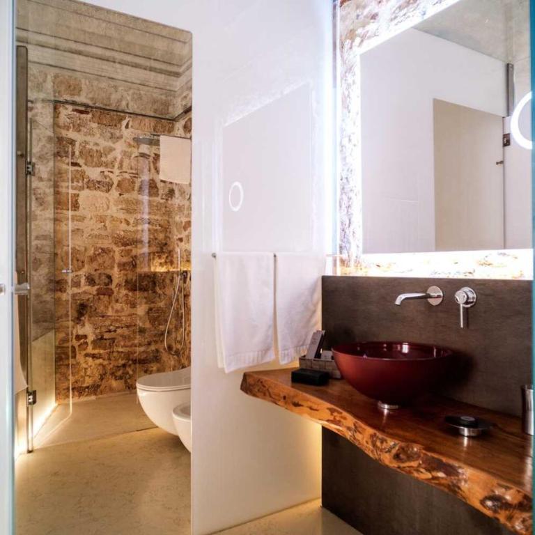 Ambrosia-Timeless Hosting - Deluxe Double Room with Bath - 11