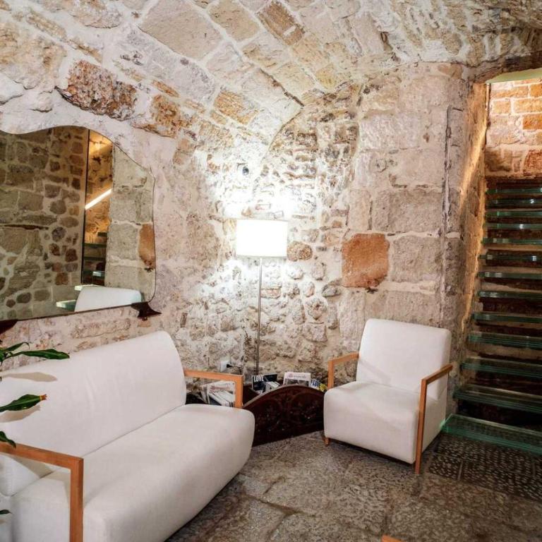 Ambrosia-Timeless Hosting - Deluxe Double Room with Bath - 7