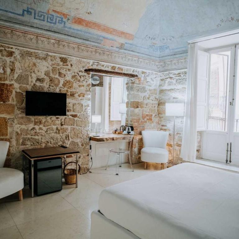 Ambrosia-Timeless Hosting - Deluxe Double Room with Balcony - 4
