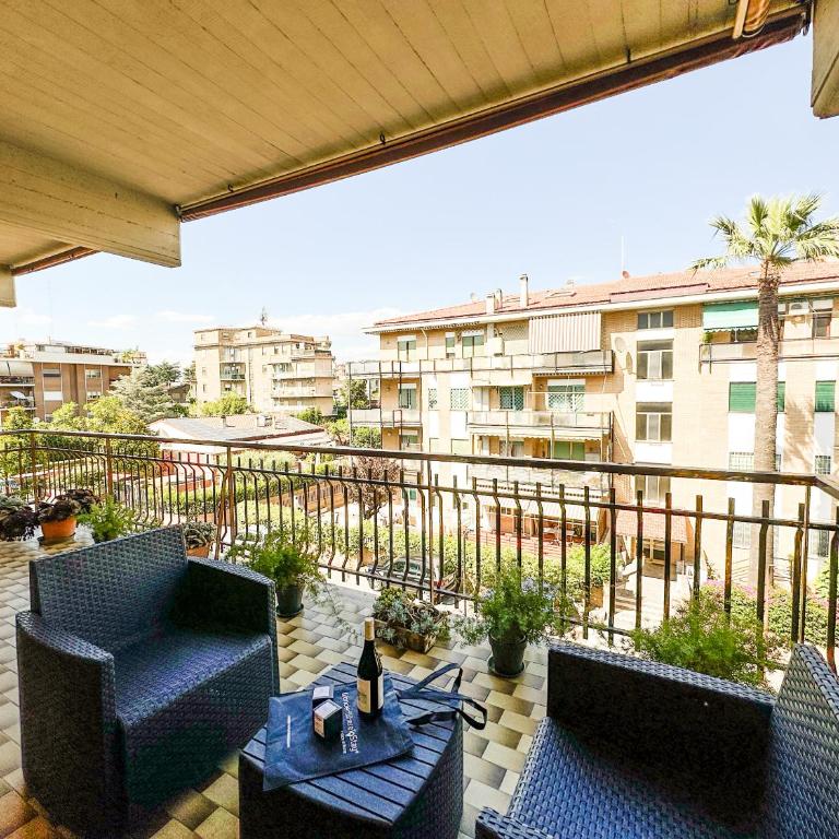 Luminous 2BR Family Apartment in Residential Area - Apartment mit 2 Schlafzimmern mit Balkon und Terrasse - 2