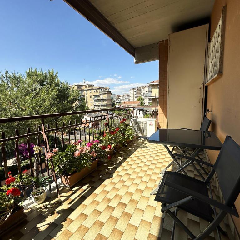 Luminous 2BR Family Apartment in Residential Area - Apartment mit 2 Schlafzimmern mit Balkon und Terrasse - 19
