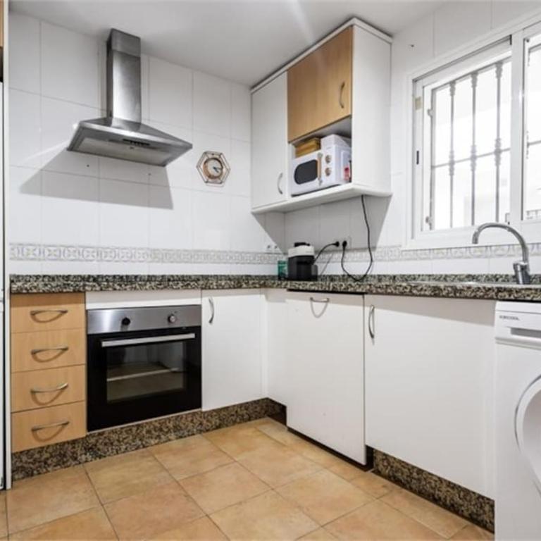 Apartamento céntrico a 250 metros de la playa & parking - Two-Bedroom Apartment - 2