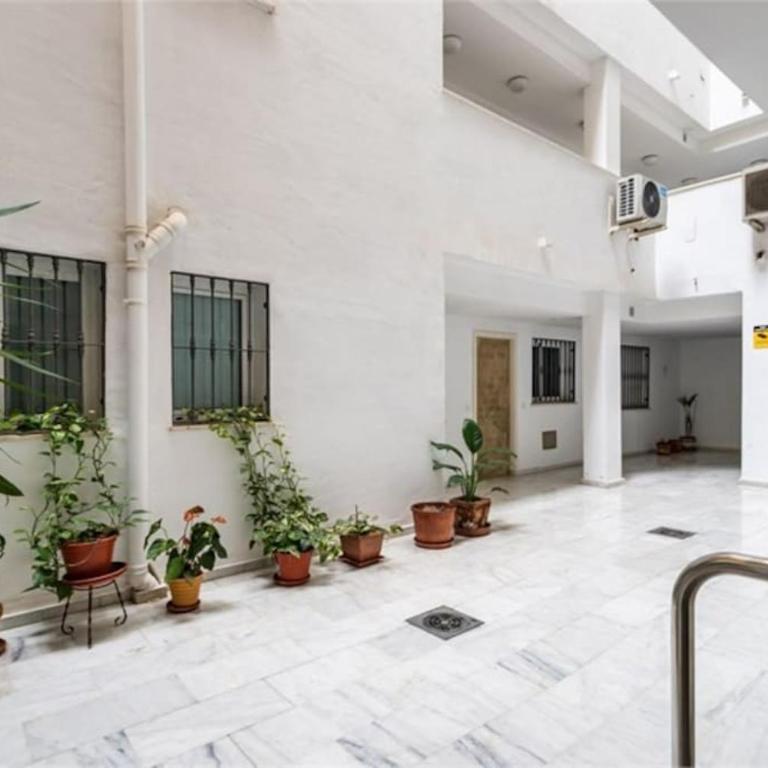 Apartamento céntrico a 250 metros de la playa & parking - Two-Bedroom Apartment - 9