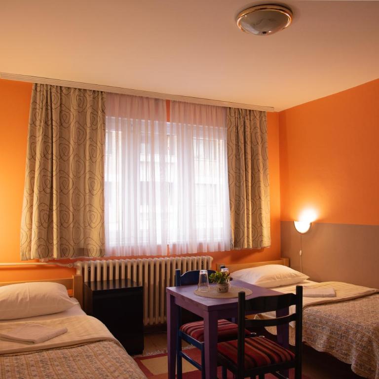 Hondo Rooms & Apartments - Dvokrevetna Soba sa Zasebnim Krevetima i Zajedničkim Kupatilom - 1
