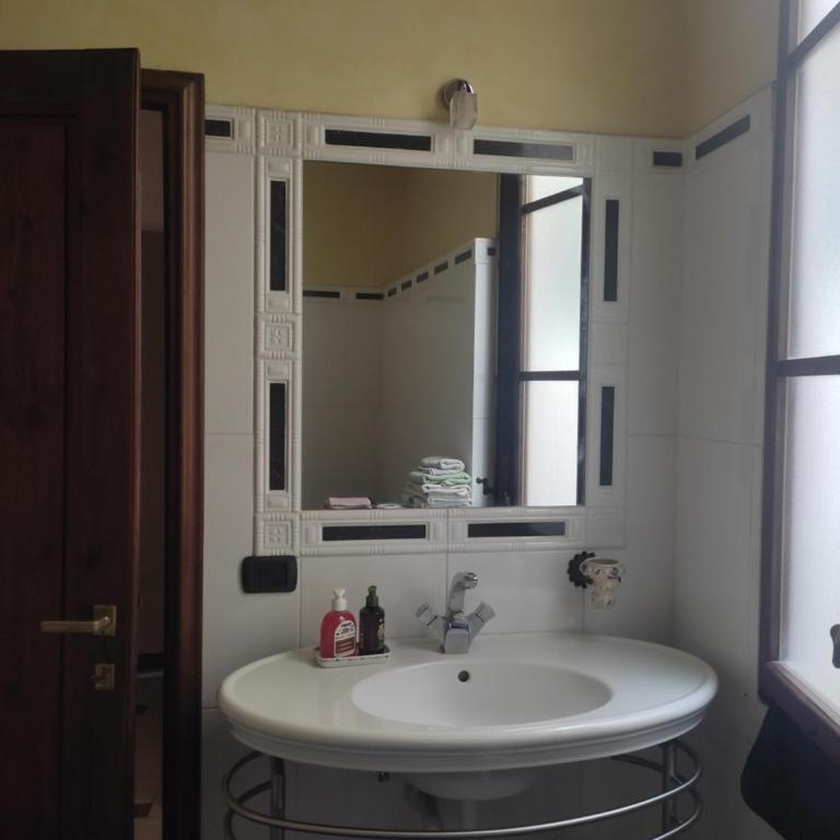 Una vista esclusiva sull'oltrarno - Camera Matrimoniale con Bagno Privato - 8