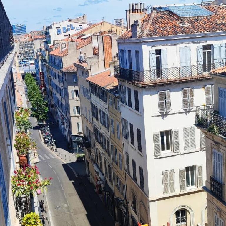Chez l'habitant, propose Grande chambre Vieux port Marseille - Chambre Double - 19
