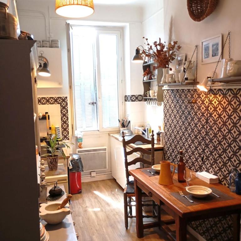 Chez l'habitant, propose Grande chambre Vieux port Marseille - Chambre Double - 16