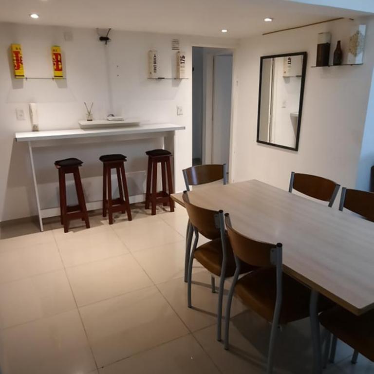 Depto céntrico de 3 habitaciones y cochera - Apartamento de 3 dormitorios - 6
