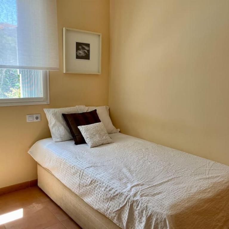 Agradable adosado con piscina y jardín - Three-Bedroom House - 15