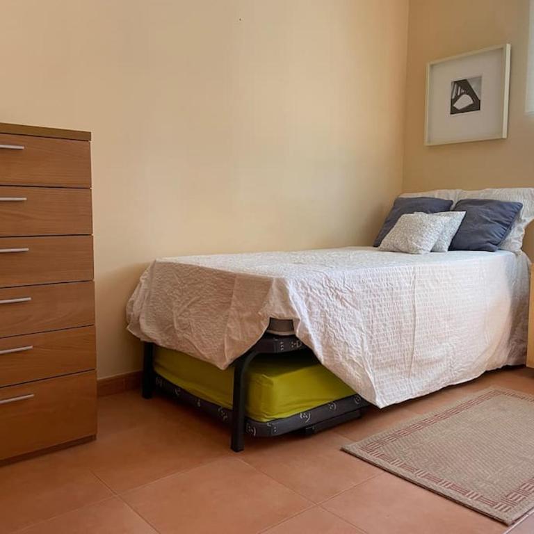 Agradable adosado con piscina y jardín - Three-Bedroom House - 16