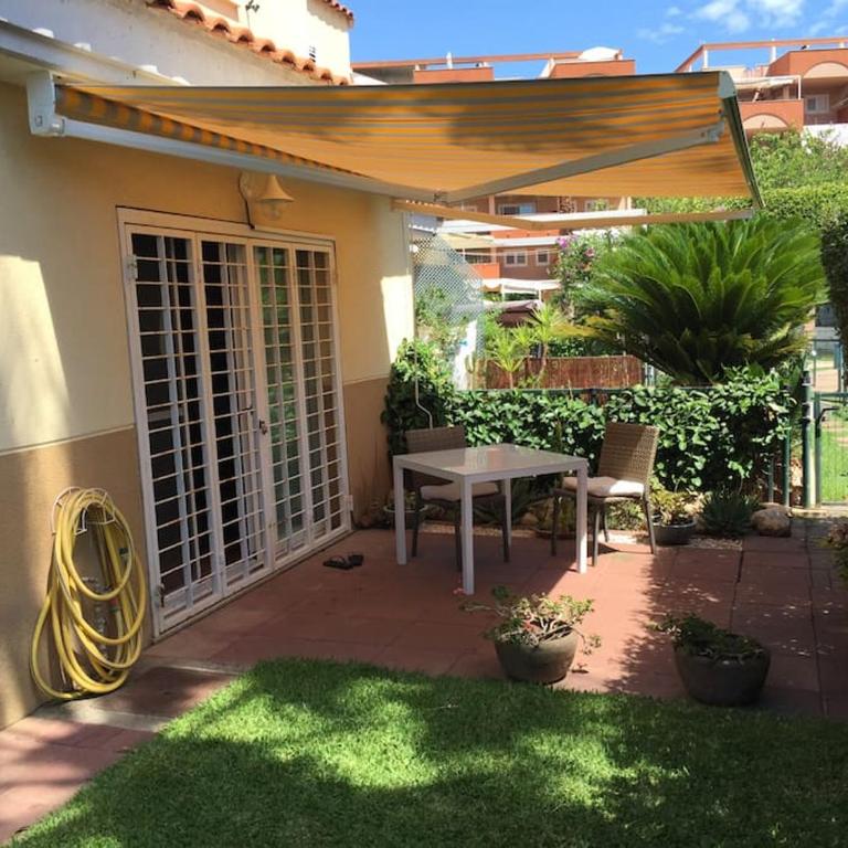 Agradable adosado con piscina y jardín - Three-Bedroom House - 10