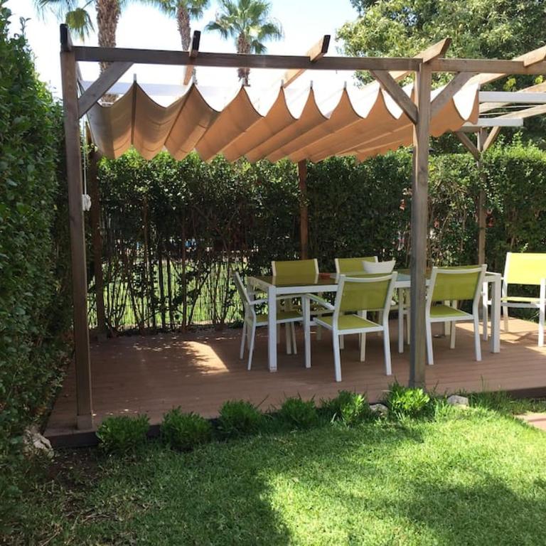 Agradable adosado con piscina y jardín - Three-Bedroom House - 5