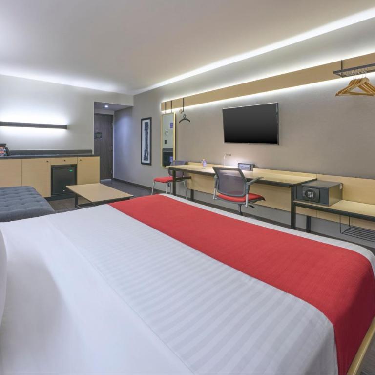 City Express by Marriott Ciudad de México La Villa - Habitación Doble Superior con sofá cama y cama grande - 9