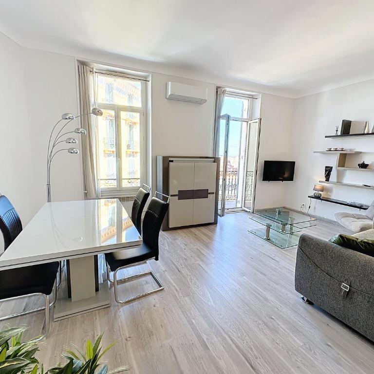 ROL2 - Beau 2 pièces avec balcon et vue mer latérale - Appartement 1 Chambre avec Balcon - 5