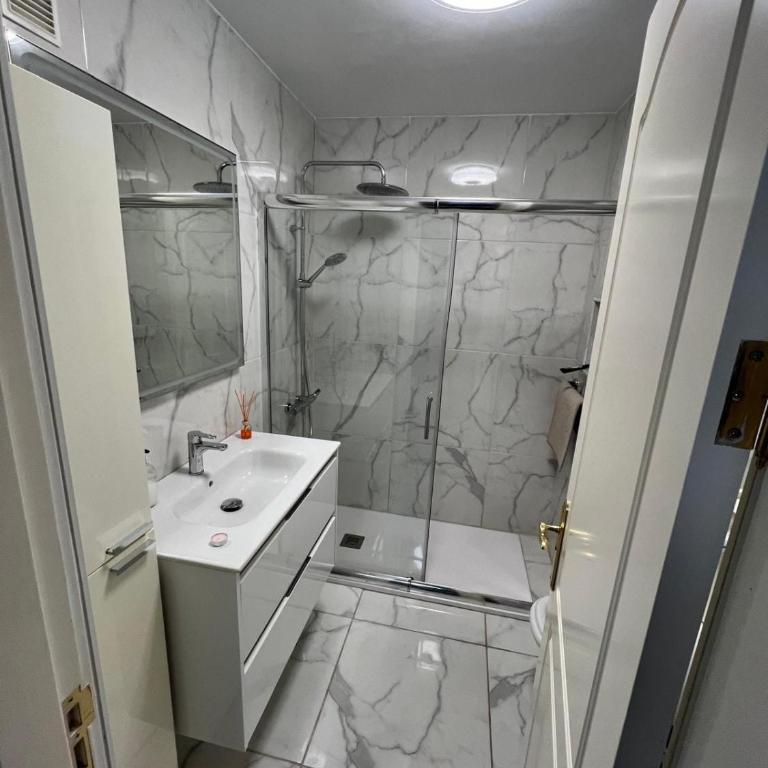 Coconoa Beach - One-Bedroom Standard Apartment - 4