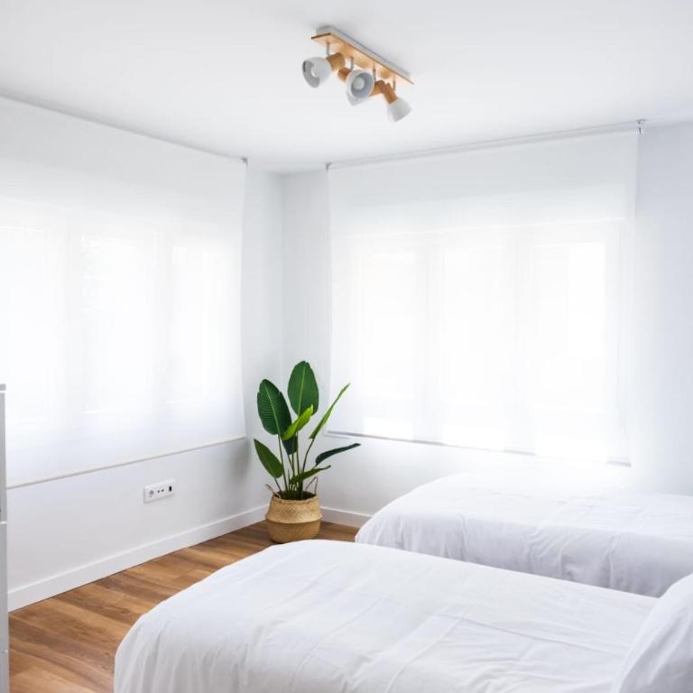 Nuevo apartamento entre 2 playas con garaje, terraza, wifi - Apartamento de 3 dormitorios - 25